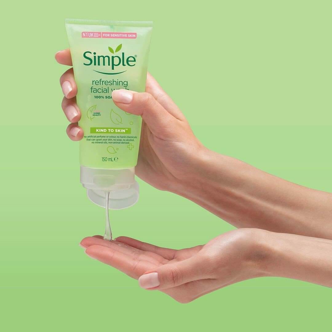 Sữa rửa mặt Simple Refreshing Facial Wash cho da nhạy cảm, da thường 150ml