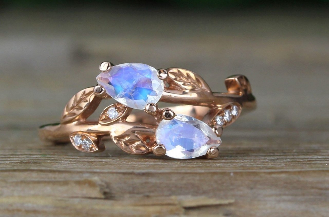 Mệnh hợp và ý nghĩa phong thủy của đá mặt trăng Moonstone trắng