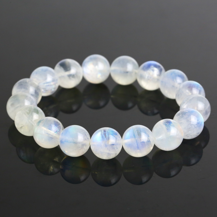 Mệnh hợp và ý nghĩa phong thủy của đá mặt trăng Moonstone trắng