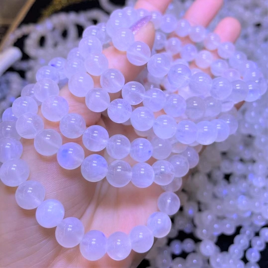 Mệnh hợp và ý nghĩa phong thủy của đá mặt trăng Moonstone trắng