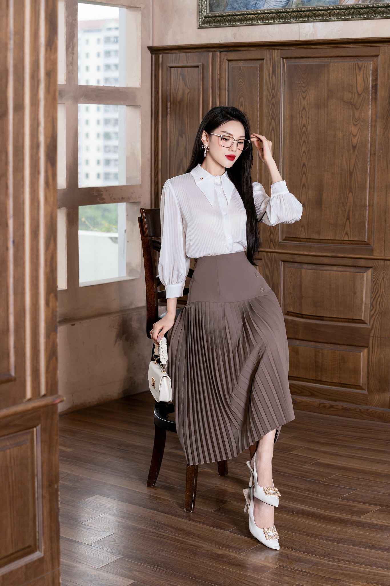 30 mẫu áo kiểu nữ đẹp giúp nàng phối đồ chuẩn fashionista