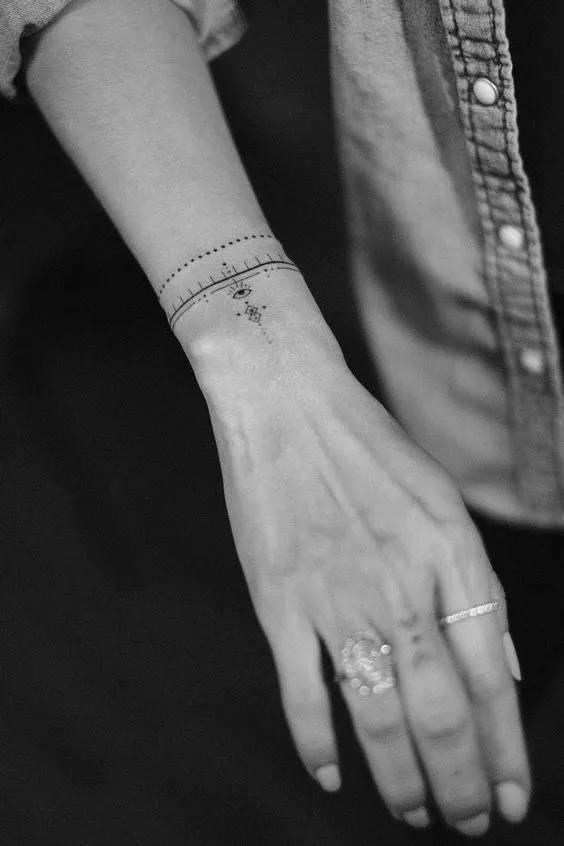 Gợi ý 88+ mẫu hình xăm vòng tay nghệ thuật và thời trang - Genztattoo