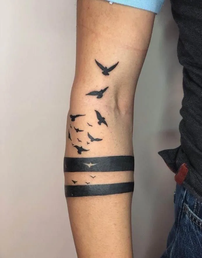 Gợi ý 88+ mẫu hình xăm vòng tay nghệ thuật và thời trang - Genztattoo
