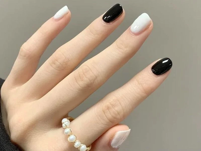 Ngắm 15+ mẫu nail trắng đen dẫn đầu xu hướng hiện nay