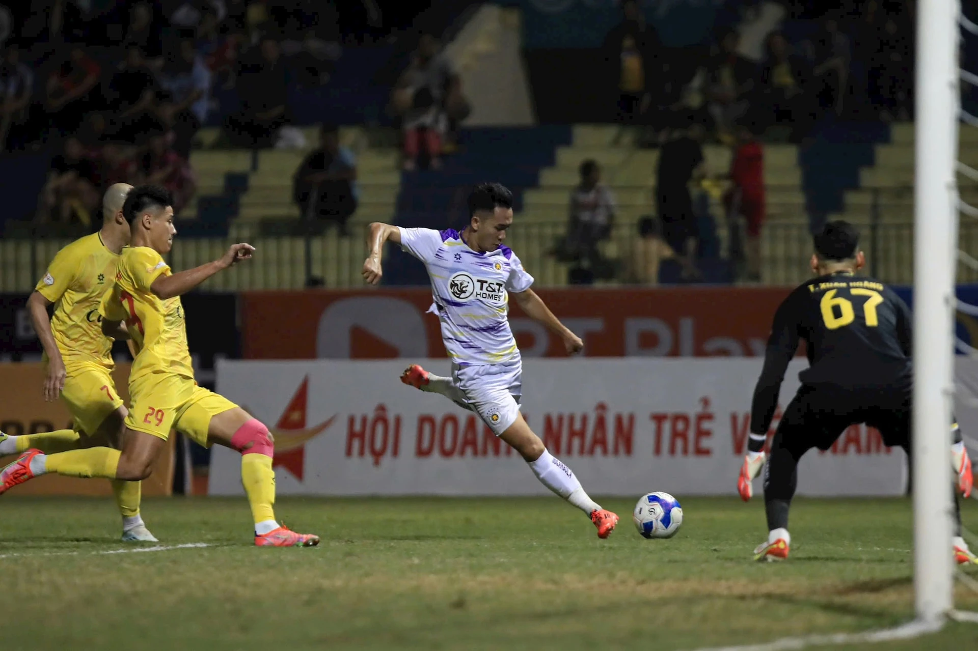 Hà Nội đấu với Thanh Hóa: Cuộc chiến không ngừng nghỉ