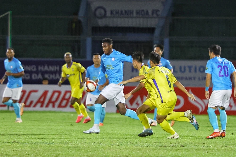 Sông Lam Nghệ An - Khánh Hòa: Chủ nhà có giải cơn khát?