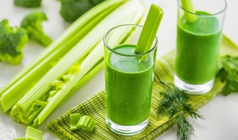 Nước ép cần tây có tác dụng gì? Sử dụng bao nhiêu nước ép cần tây mỗi ngày là hợp lý?