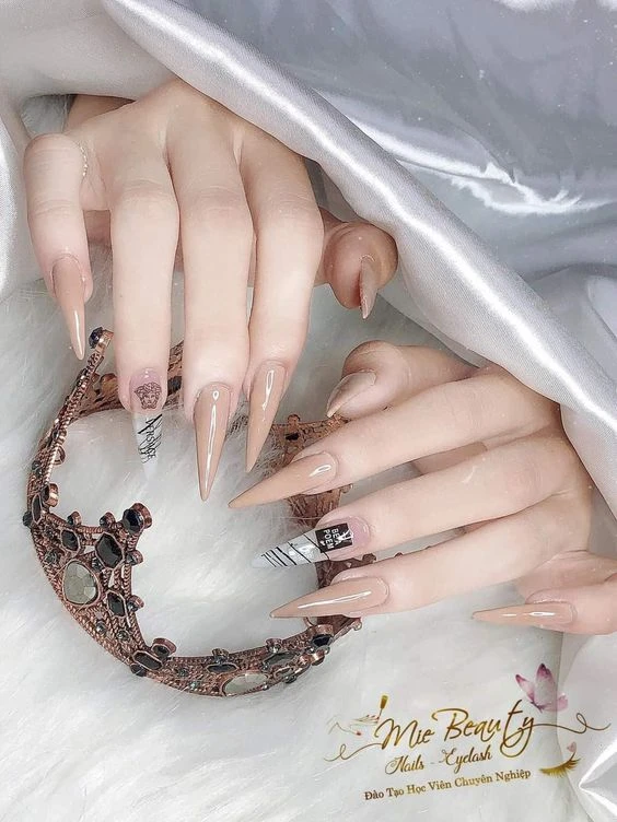 Tổng Hợp 20 Mẫu Nail Nhọn Đẹp Sành Điệu Cho Các Nàng