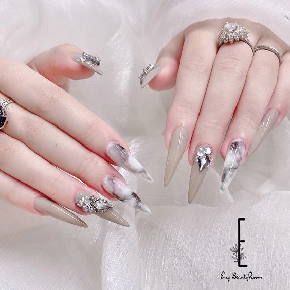 Tổng Hợp 20 Mẫu Nail Nhọn Đẹp Sành Điệu Cho Các Nàng