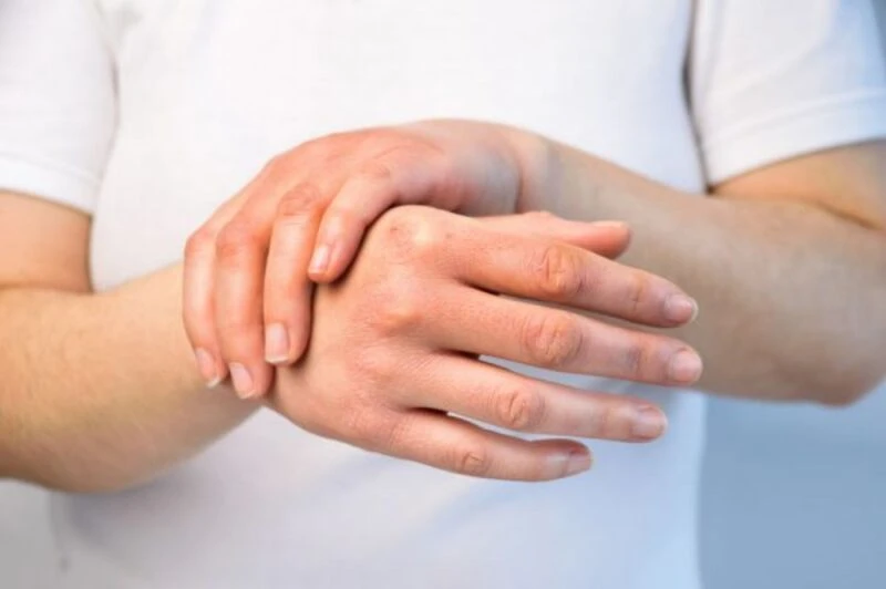 Nguyên nhân điển hình dẫn tới tình trạng đau khớp ngón tay cái