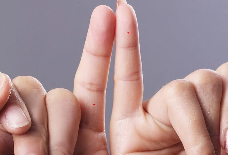 Giải đáp: Ý nghĩa nốt ruồi ở ngón tay út của Phụ nữ và Đàn ông