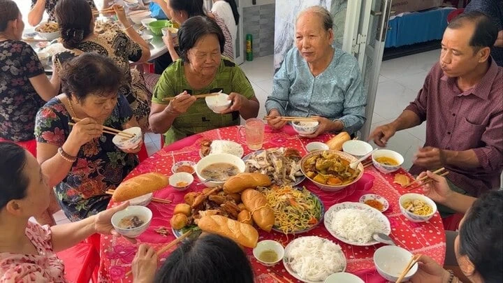 Đám giỗ bên cồn ở miền Tây có gì đặc biệt?