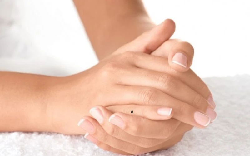 Nốt ruồi ở ngón tay út và ý nghĩa tài chính