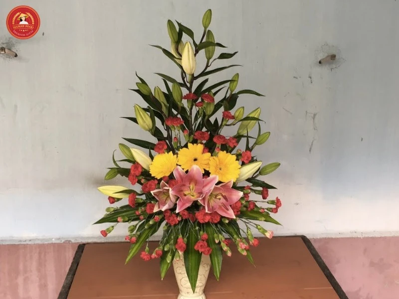 10+ cách cắm hoa ly ngày Tết tươi lâu, bền màu để đón lộc vào nhà