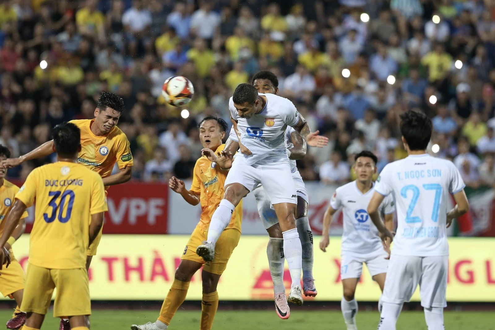 Đánh bại Khánh Hòa, Thép Xanh Nam Định lên ngôi vô địch V-League