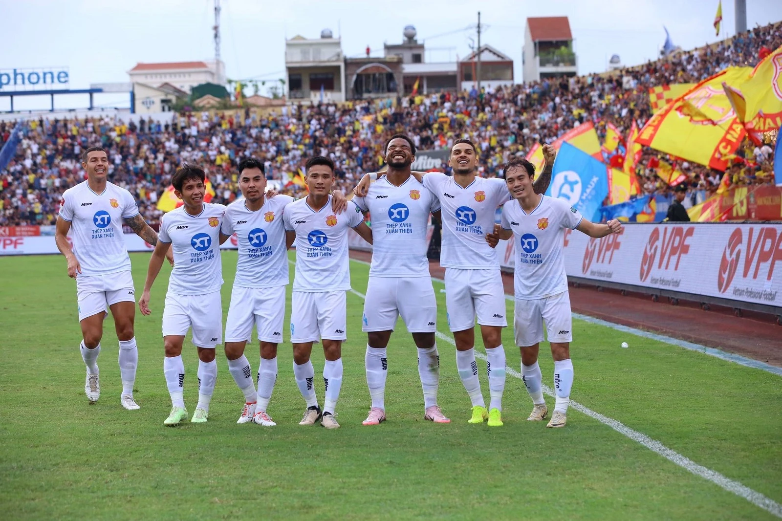 Đánh bại Khánh Hòa, Thép Xanh Nam Định lên ngôi vô địch V-League