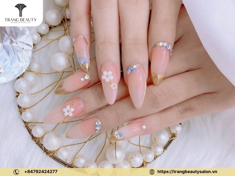 Top 99+ mẫu nail hoa đẹp nhỏ nhắn, cực trendy các nàng nên thử