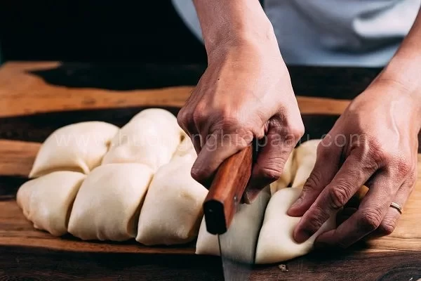 Cách làm bánh mì hoa cúc kiểu Pháp thơm ngon, đơn giản tại nhà