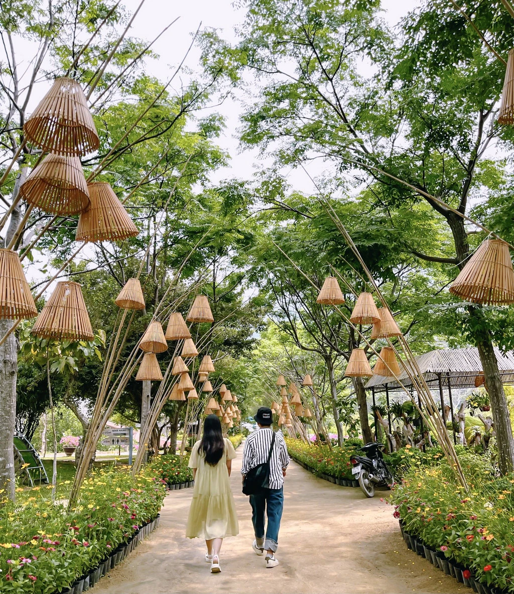 Đảo Hoa Lan kỳ thú - Long Phú Tourist - Công ty lữ hành chuyên nghiệp.