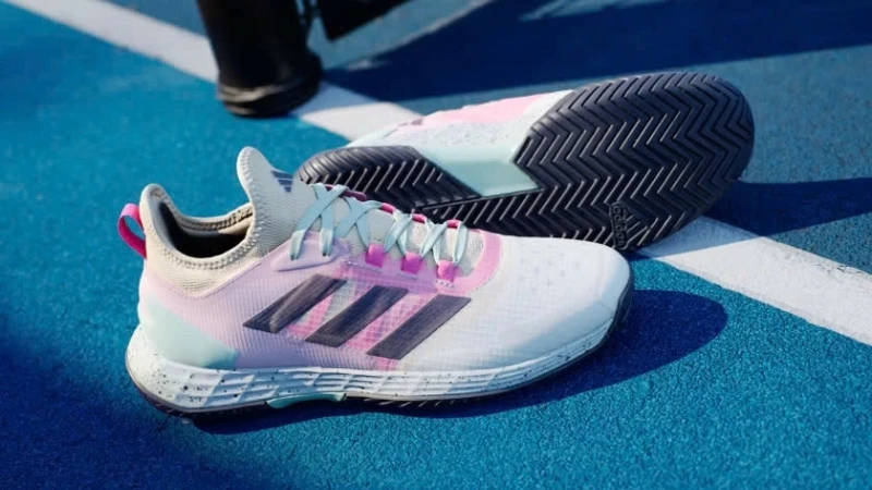 Khám Phá Những Mẫu Giày Cầu Lông Adidas Phù Hợp Cho Mọi Tay Vợt